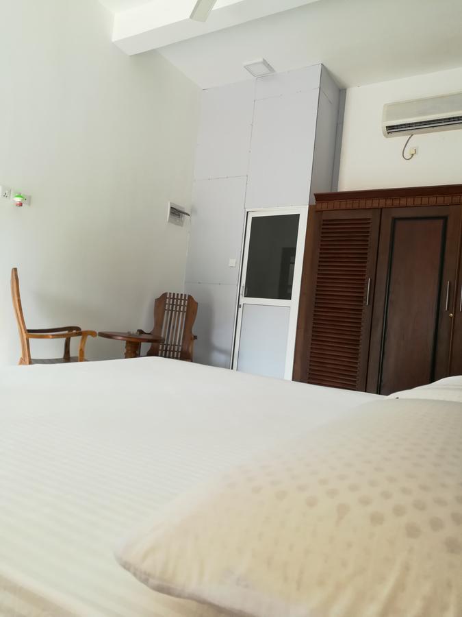 Sea Breeze Hotel Bentota Exterior photo