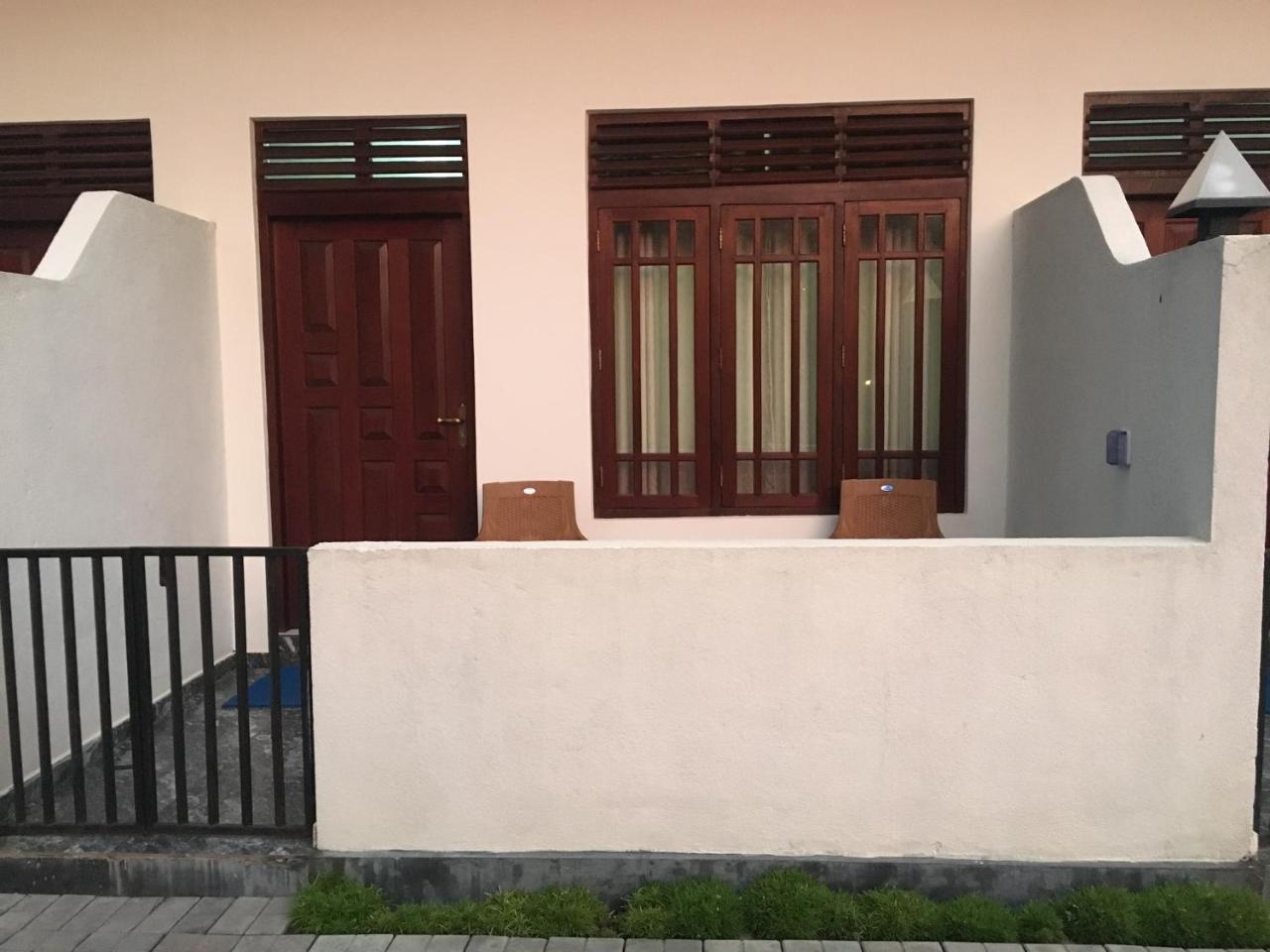 Sea Breeze Hotel Bentota Exterior photo